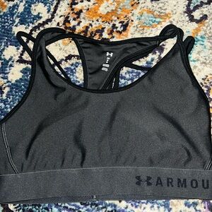 Under armour sports bra size medium. Black. Euc.